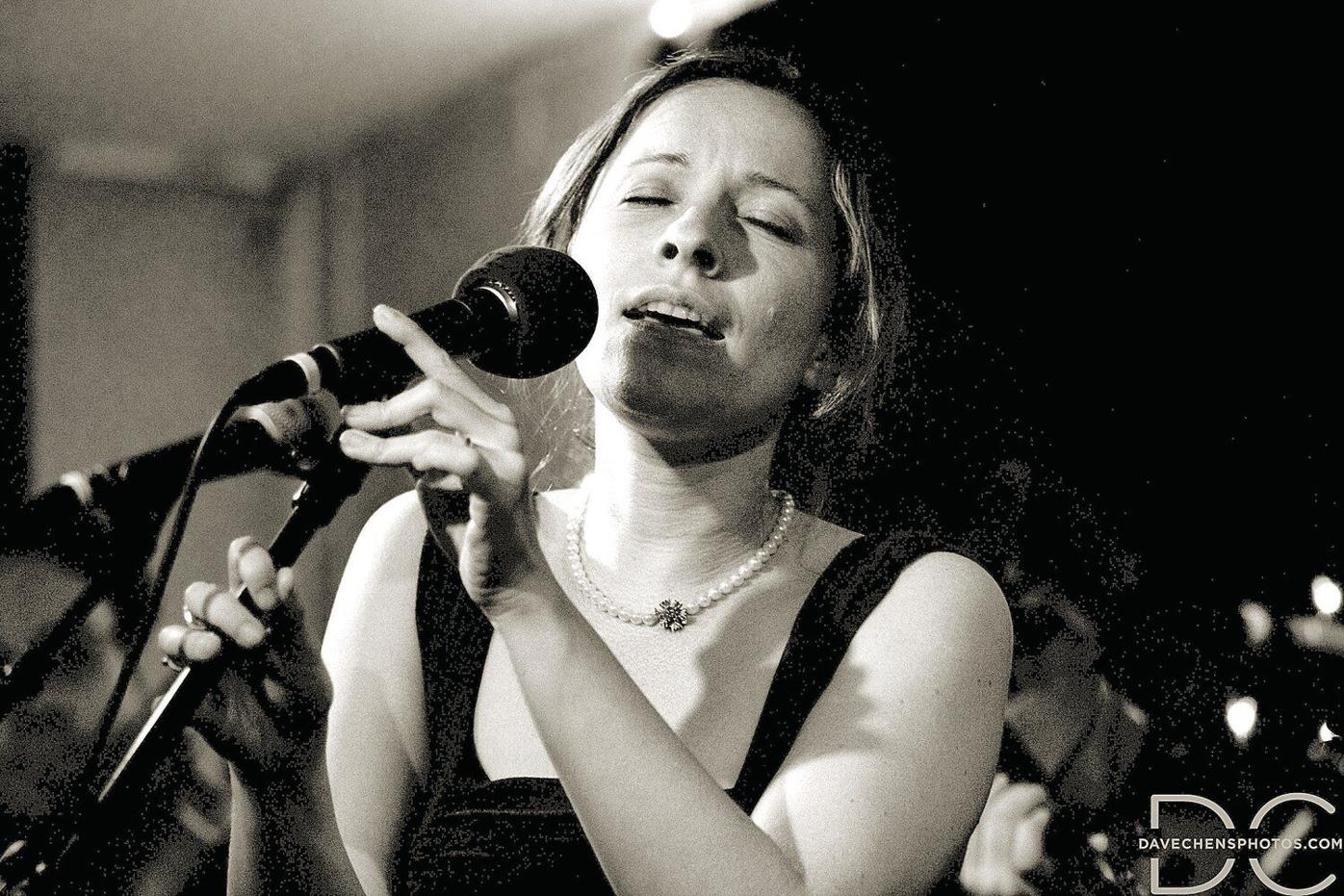 Liz Simmons — „Poets“ ©Dave Chen Liz Simmons — „Poets“ ©Dave Chen