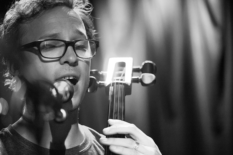 File:Ben Sollee Live 2012.jpg