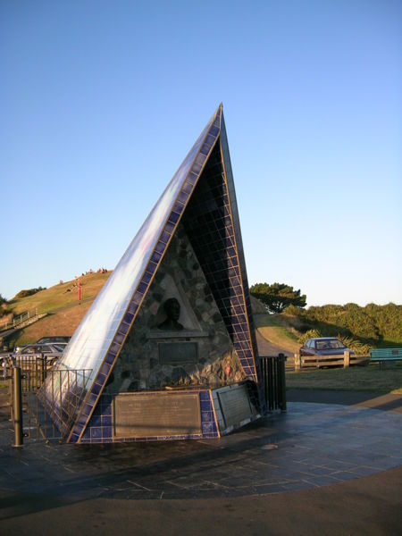 File:Byrd Memorial.jpg